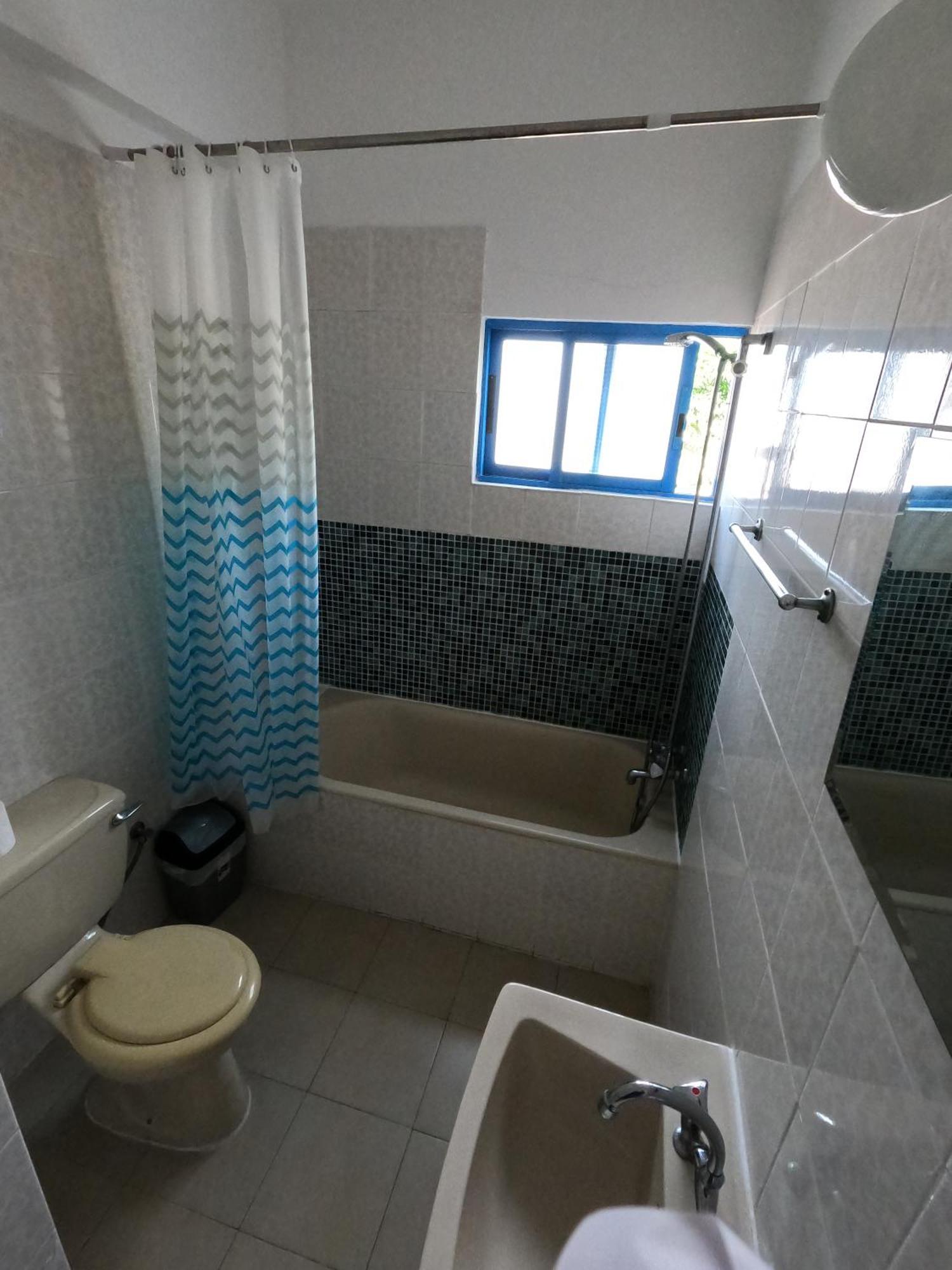 Island Budget Apartments Paphos ภายนอก รูปภาพ