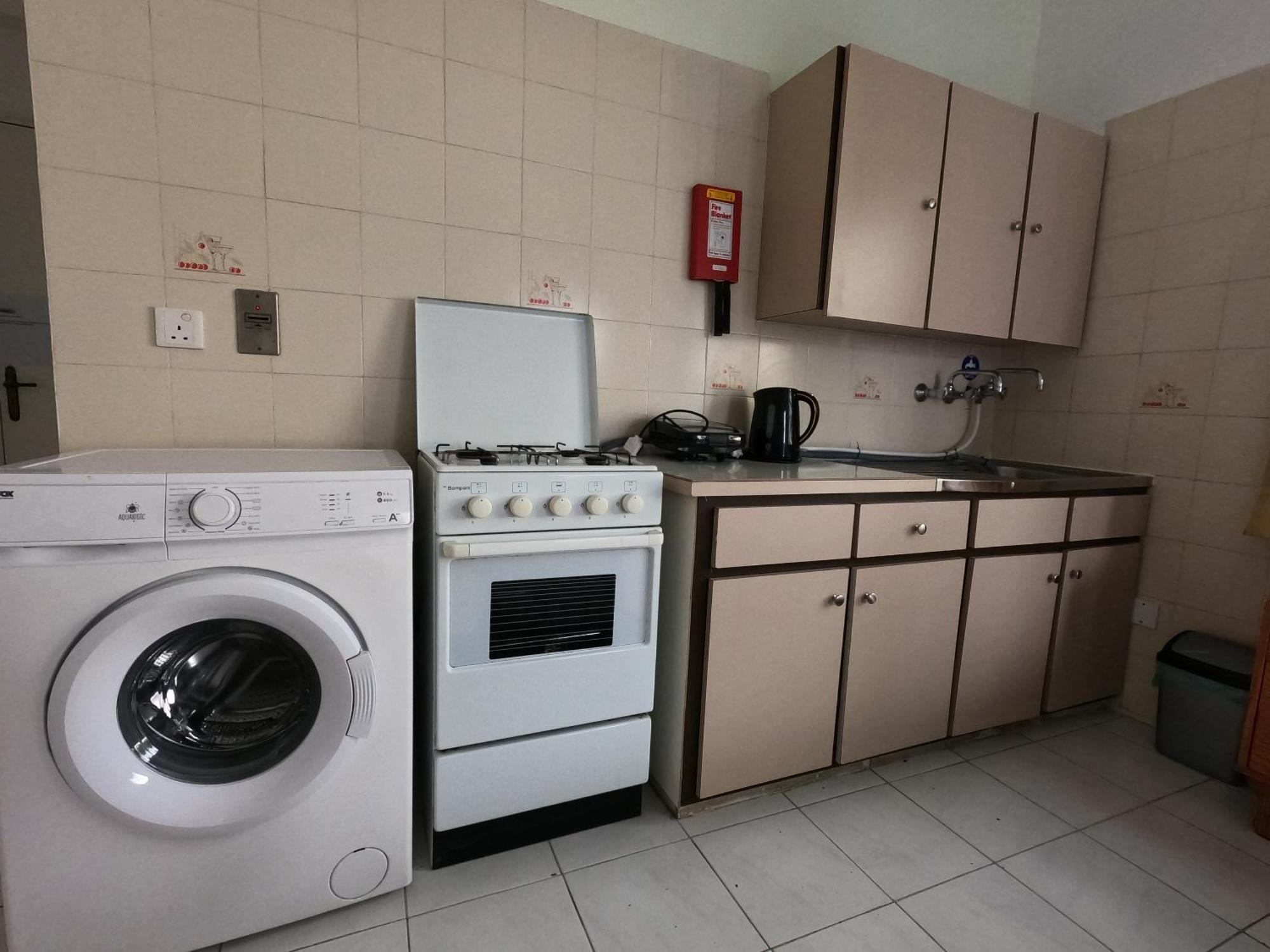 Island Budget Apartments Paphos ภายนอก รูปภาพ