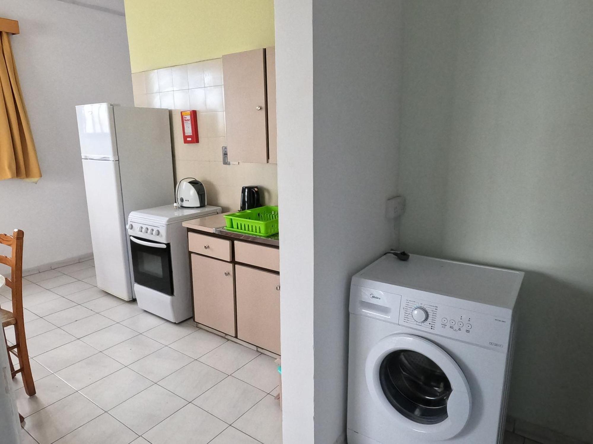 Island Budget Apartments Paphos ภายนอก รูปภาพ