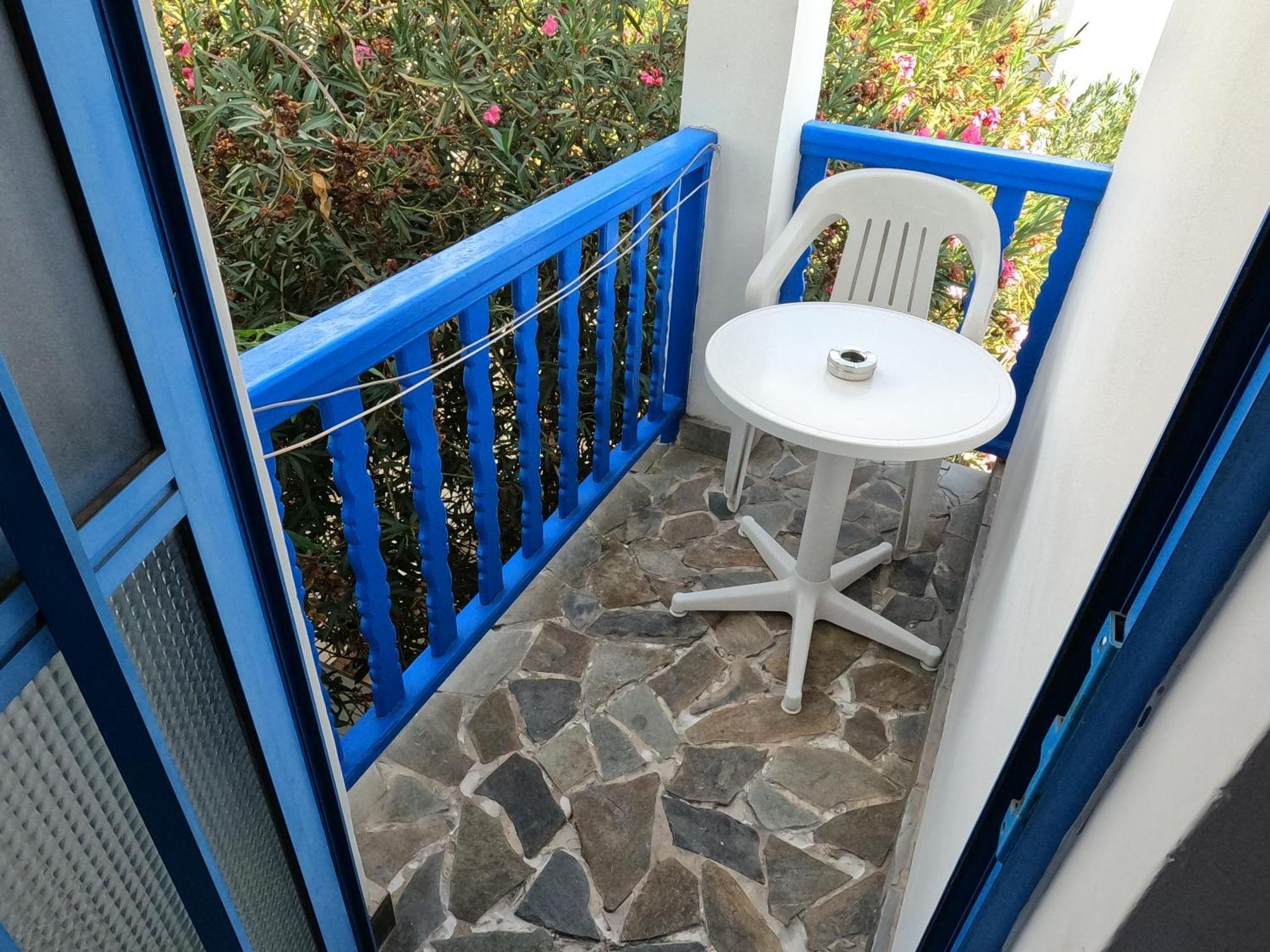 Island Budget Apartments Paphos ภายนอก รูปภาพ